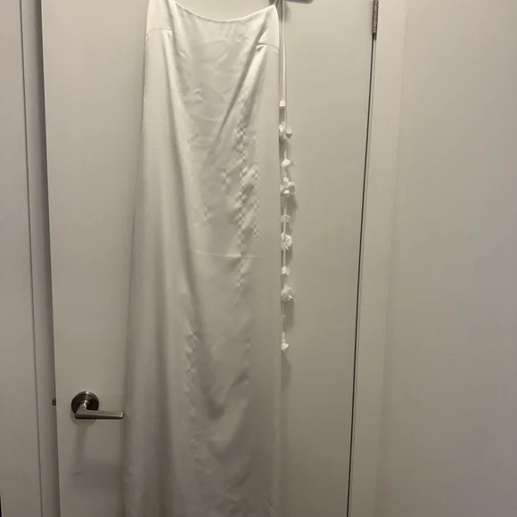 Meshki Elenora Backless White Dress - Picture 2 of 8